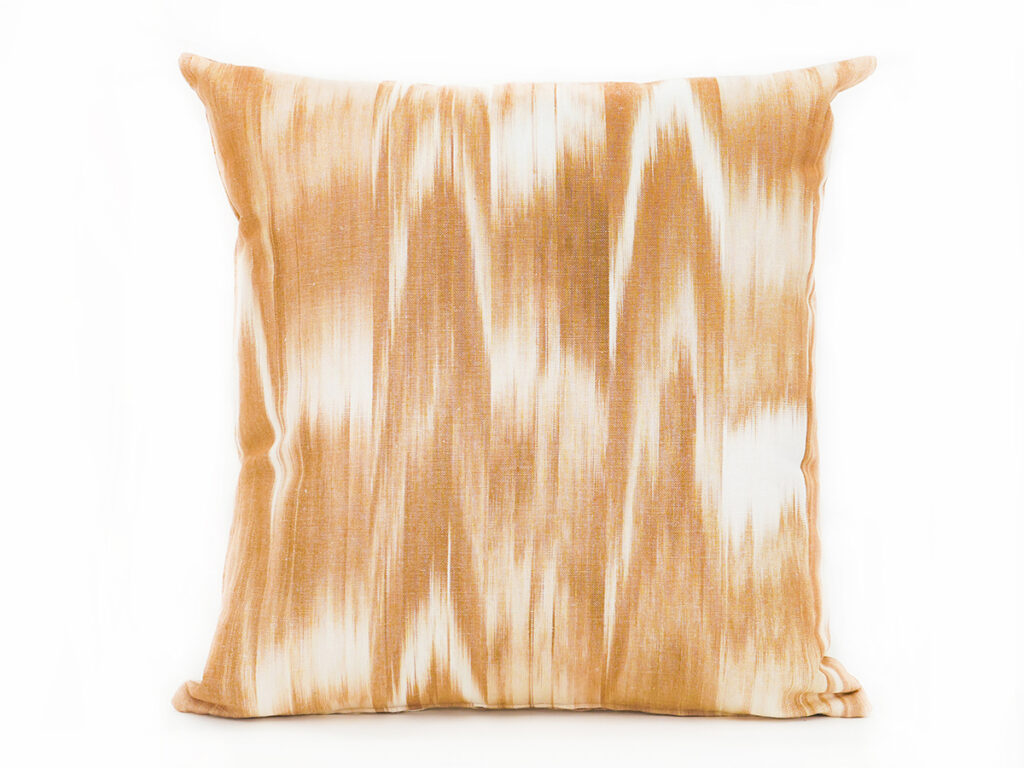 Cojín artesanal modelo 101 en tono torrado de Teixits Vicens