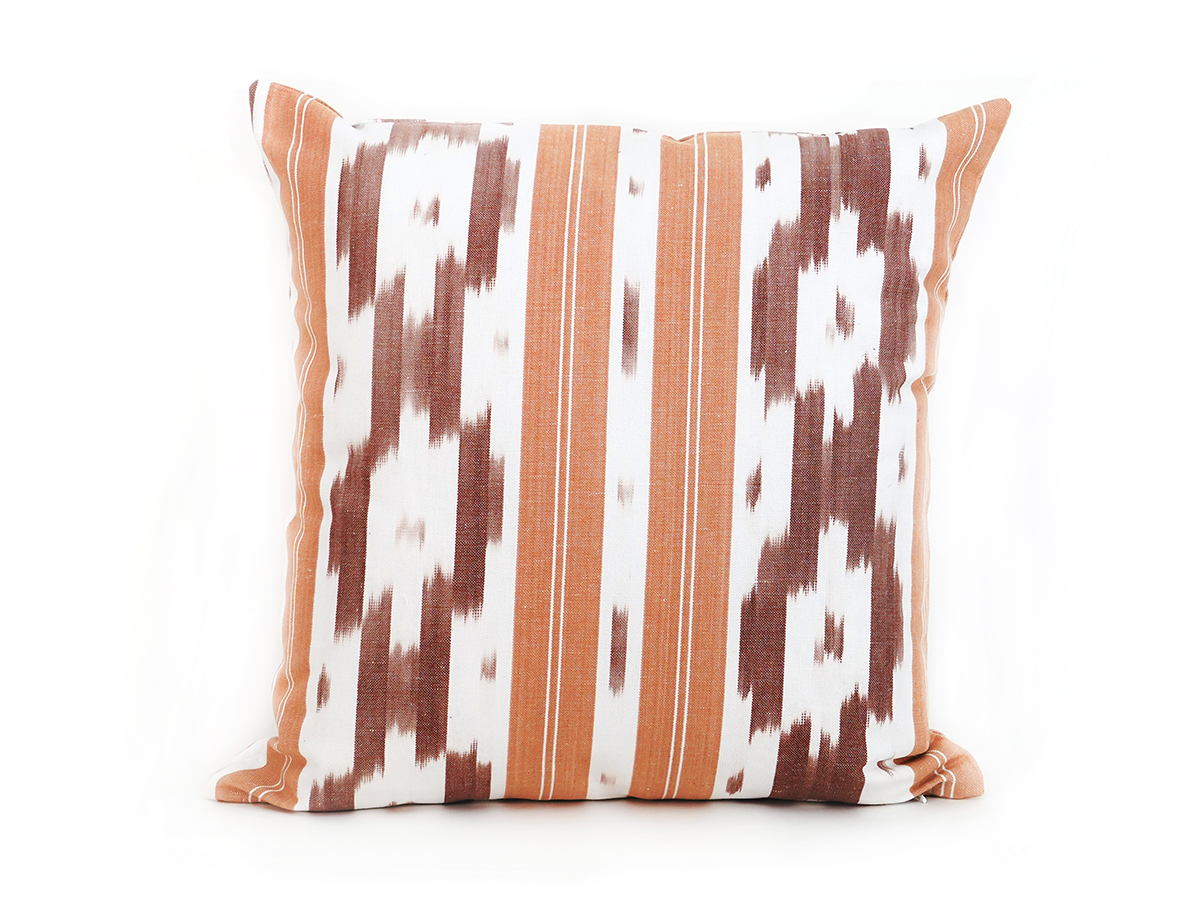 Cojín artesanal modelo 104 en color marrón de Teixits Vicens