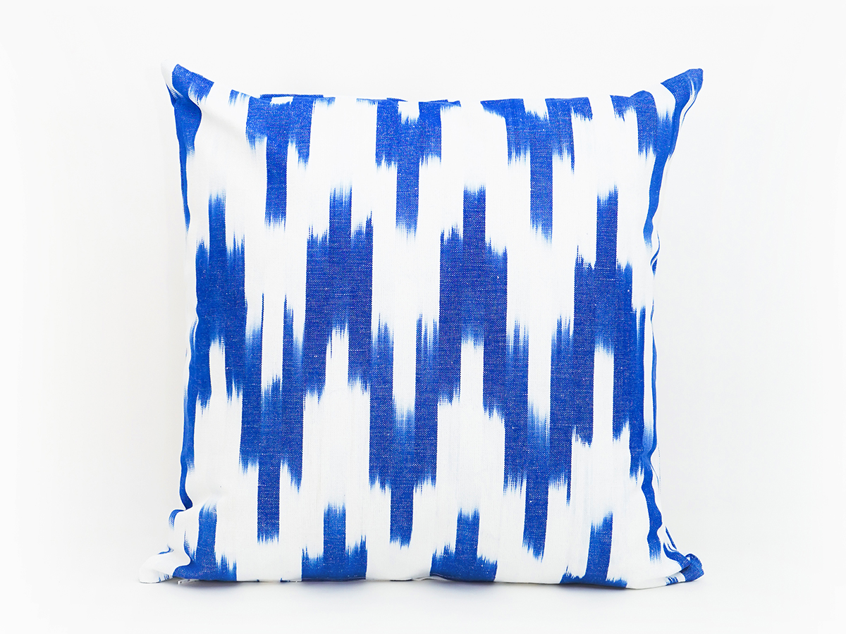 Cojín artesanal modelo 105 en azul de Teixits Vicens