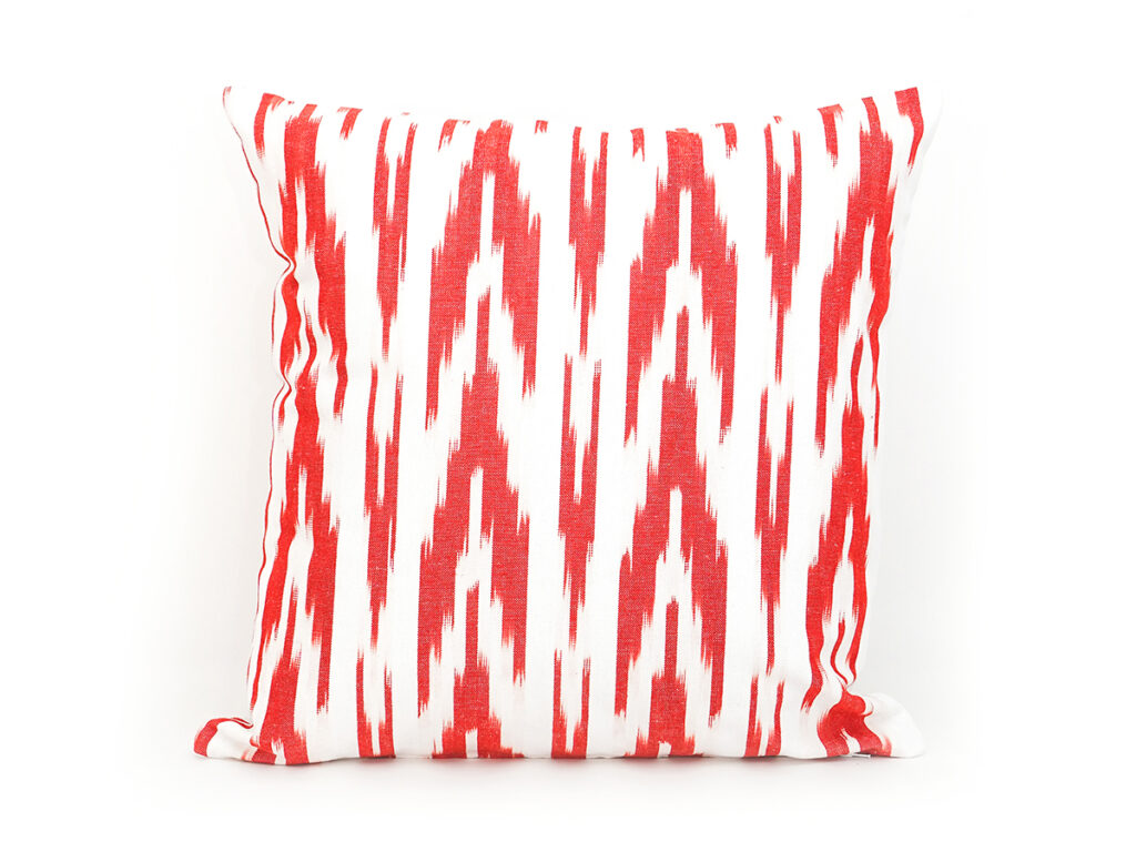 Cojín artesanal modelo 109 en color rojo de Teixits Vicens, diseño mallorquín de llengües