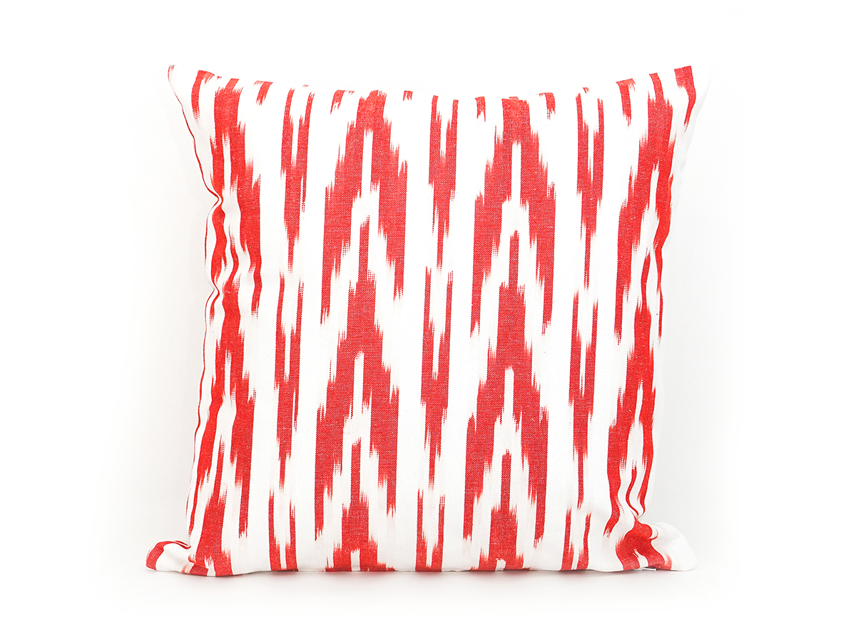 Cojín artesanal modelo 109 en color rojo de Teixits Vicens, diseño mallorquín de llengües