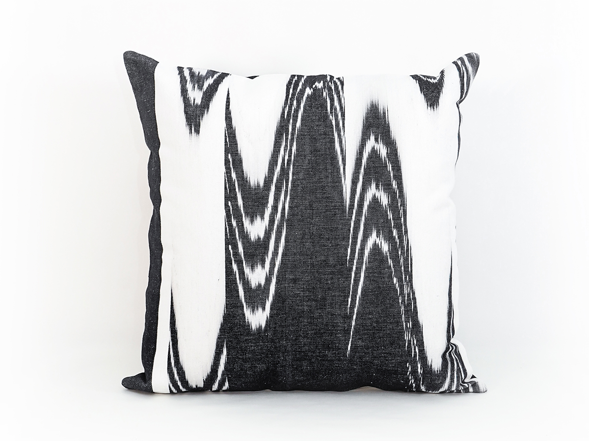 Coixí ikat 124 Negre