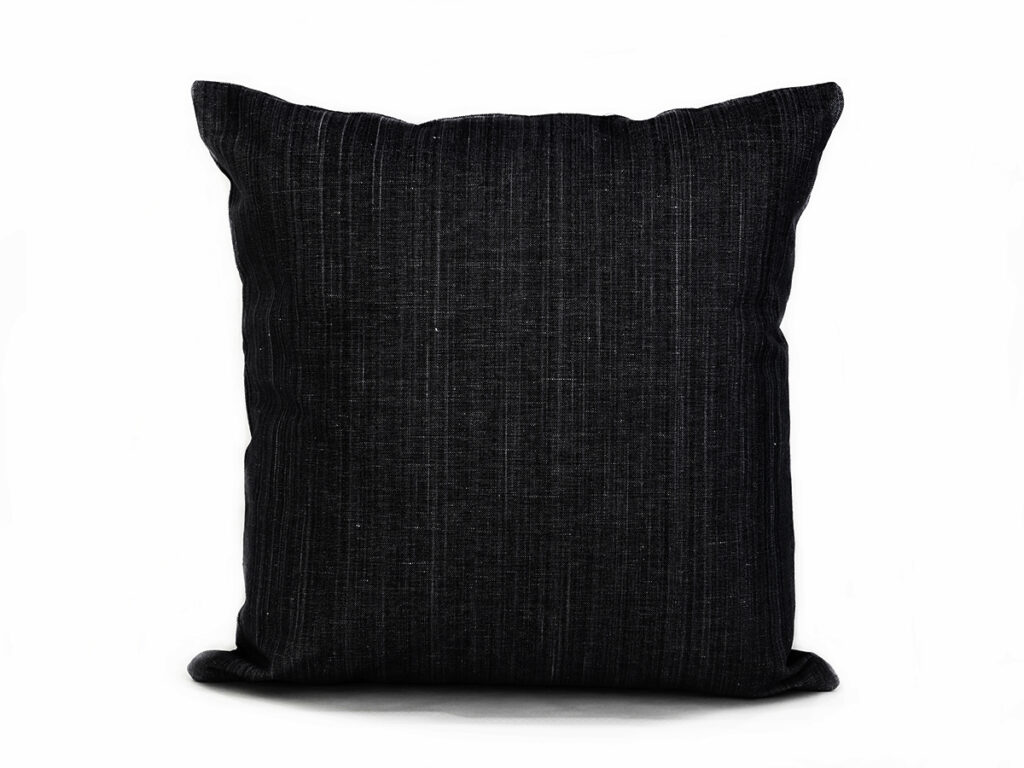 Cojín artesanal modelo 150 en color negro de Teixits Vicens, estilo tradicional mallorquín