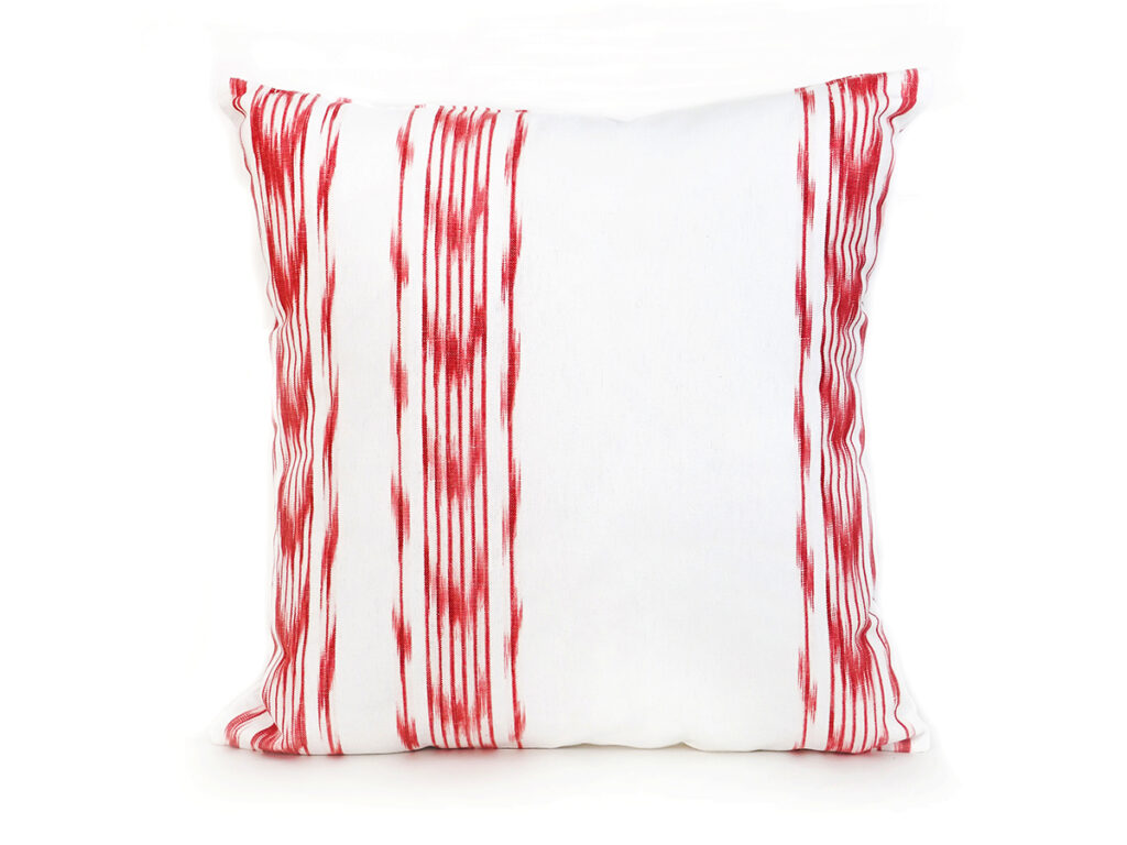 Cojín artesanal modelo 235 en color burdeos de Teixits Vicens, diseño mallorquín tradicional