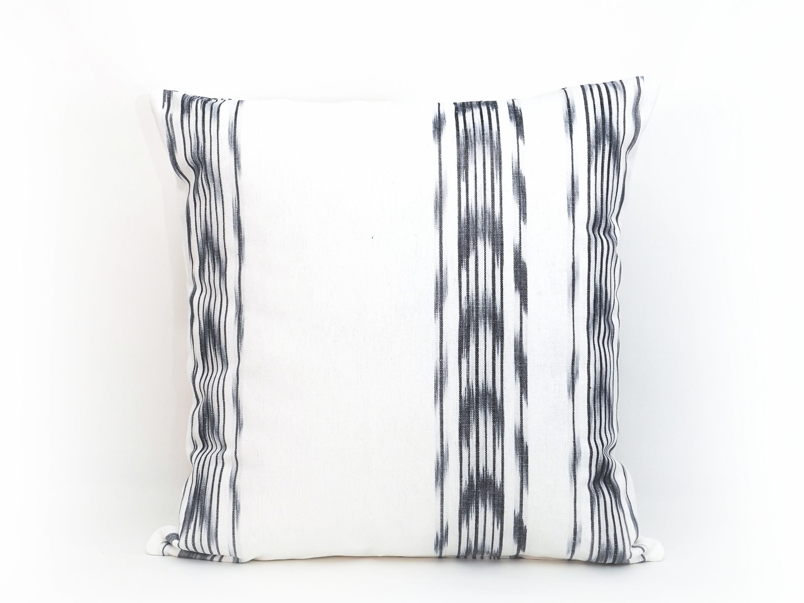 Cojín artesanal modelo 235 en gris con tejido mallorquín de Teixits Vicens