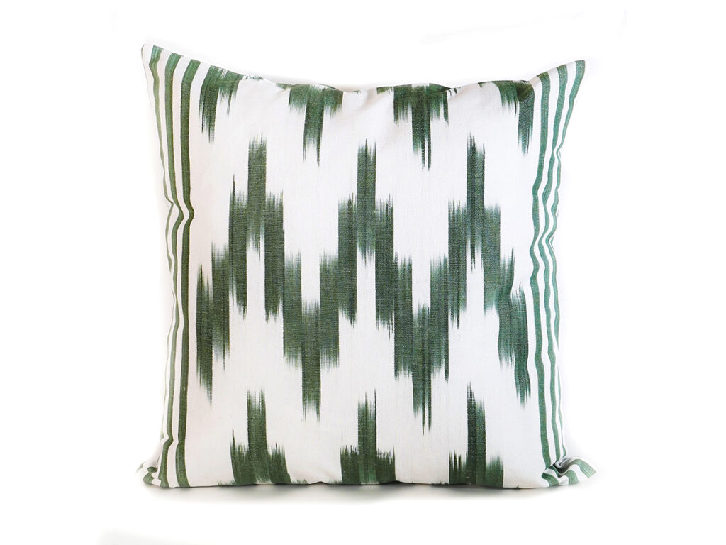 Cojín artesanal modelo 236 en verde oliva de Teixits Vicens, diseño mallorquín tradicional