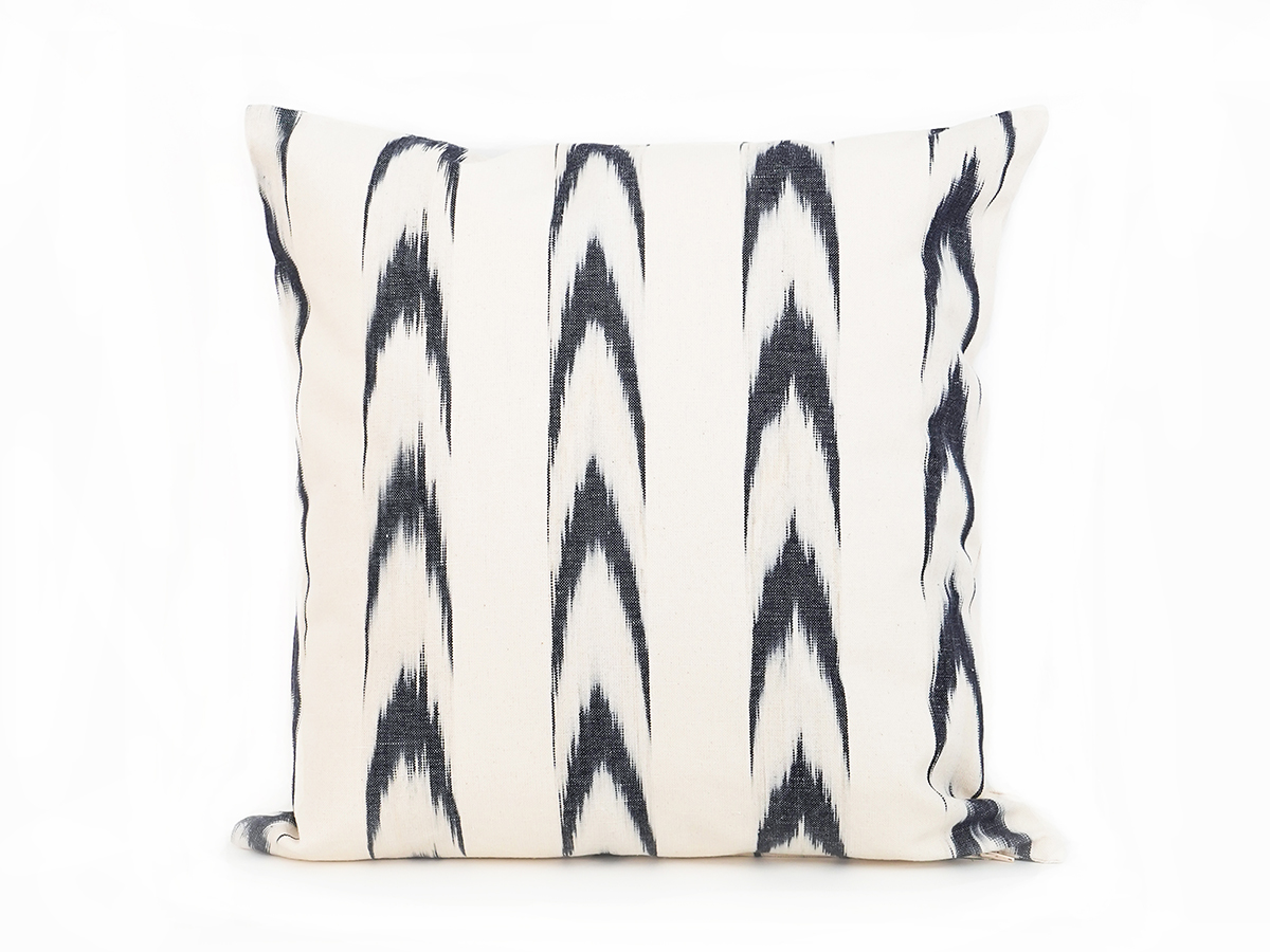 Ikat kissen 61 Schwarz