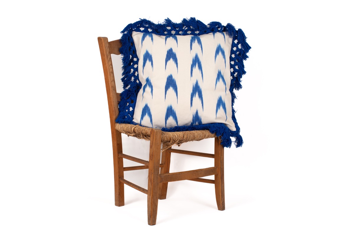 ikat 61 Blau fransenkissen – Bild 2