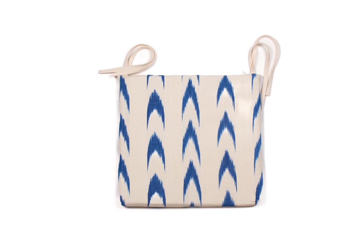 Cushion with ties Mallorcan fabric 61 Blue