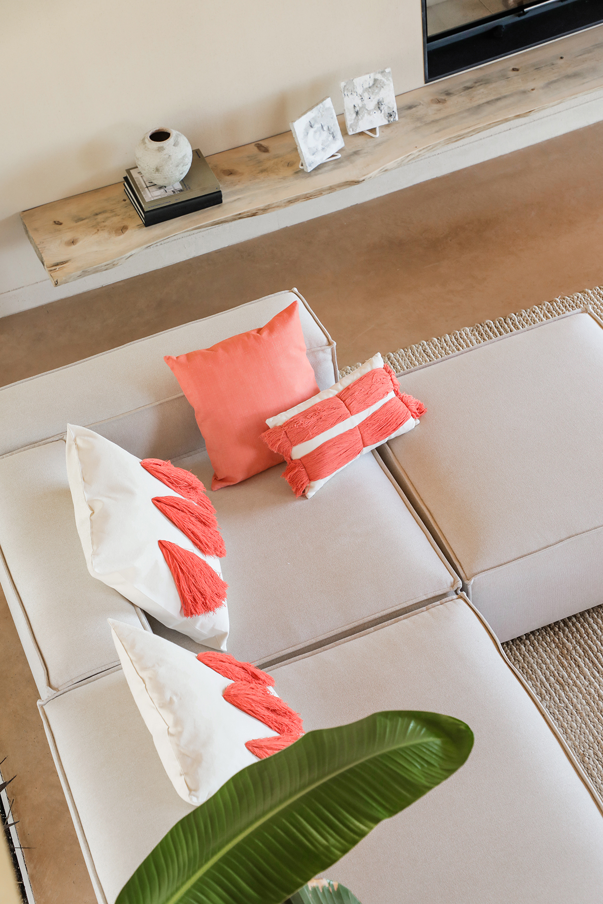 Ecru Kissen Troca Scarlet – Bild 2