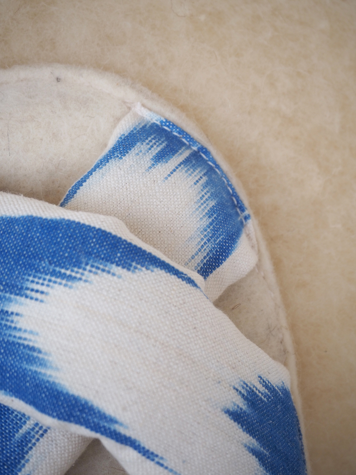 BAO ikat Blaue Hausschuhe – Bild 4