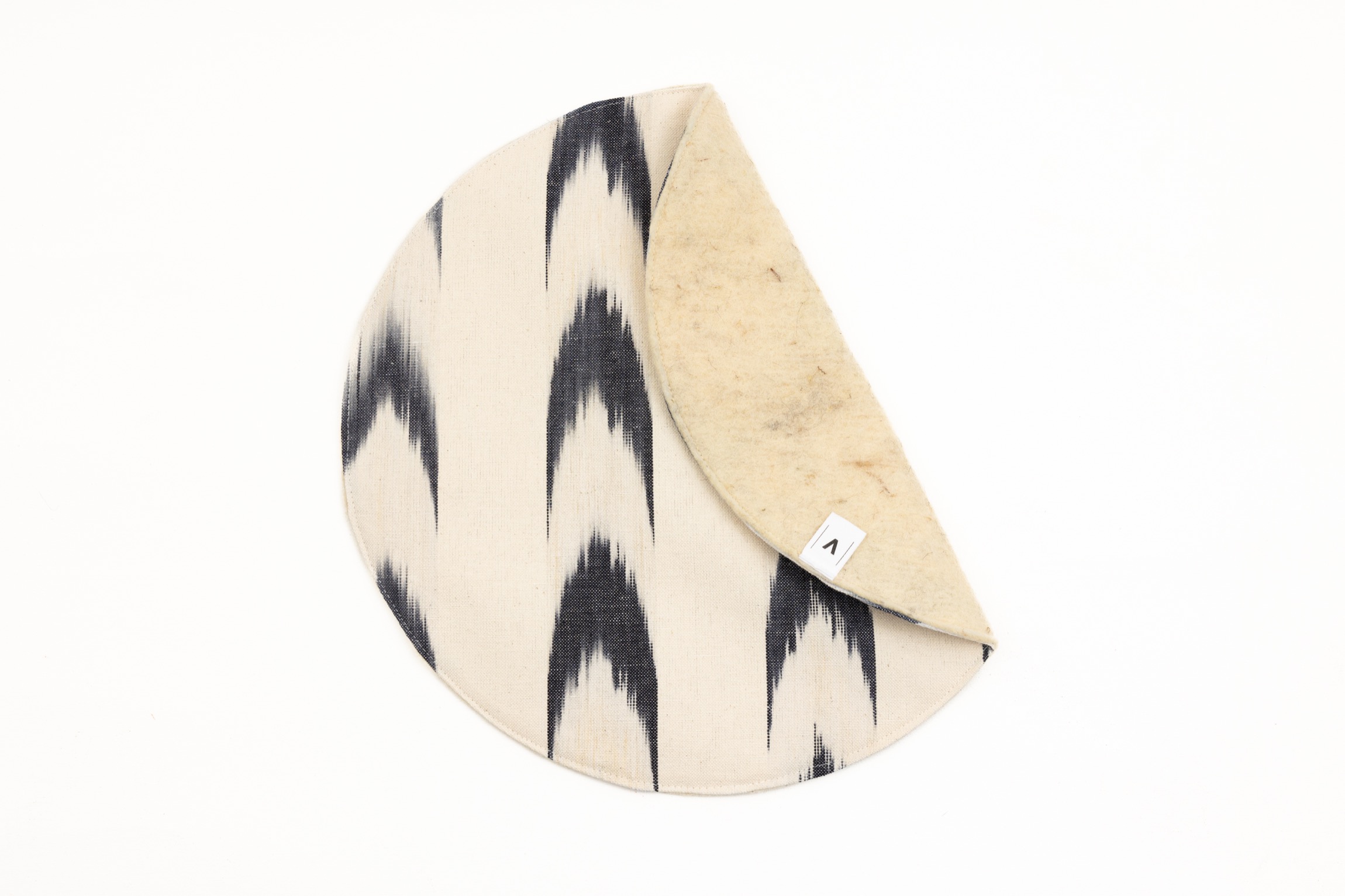 Ikat Plain Underplate 61 Black - Image 2