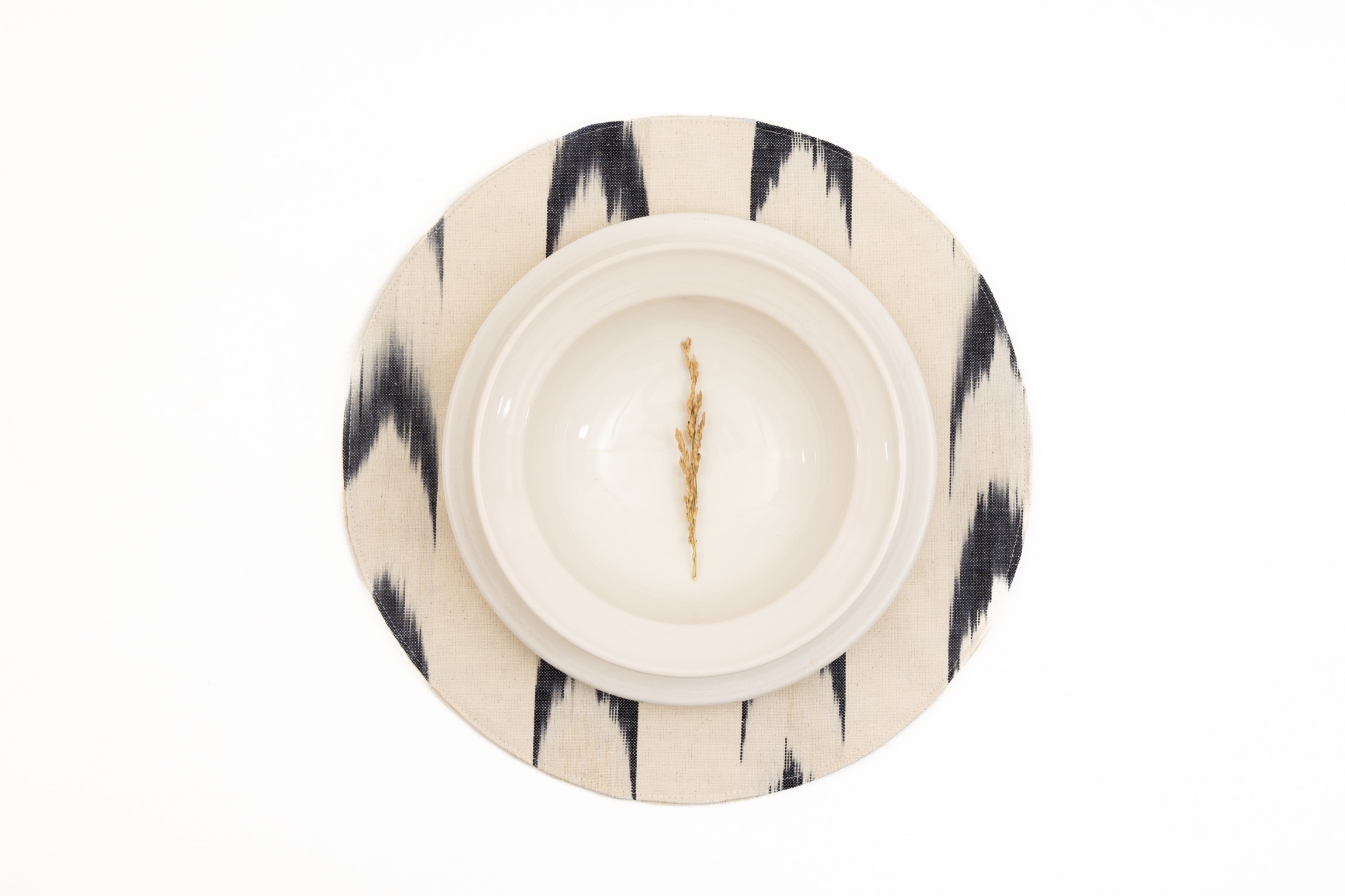 Ikat Plain Underplate 61 Black