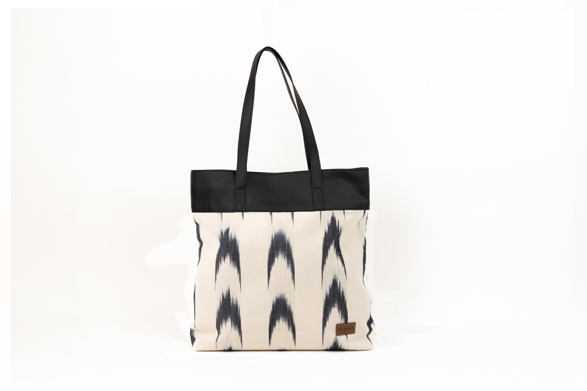 Ikat Tragetasche aus veganem Leder 61 schwarz