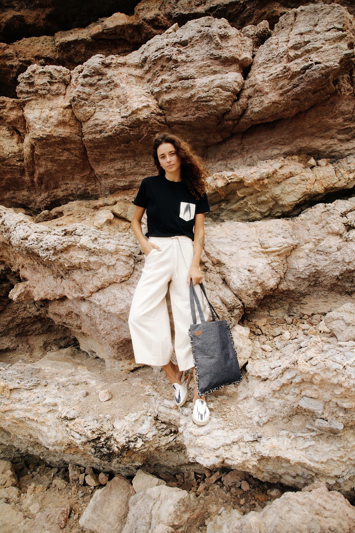 Samarreta negra Butxaca ikat negra - Imatge 3