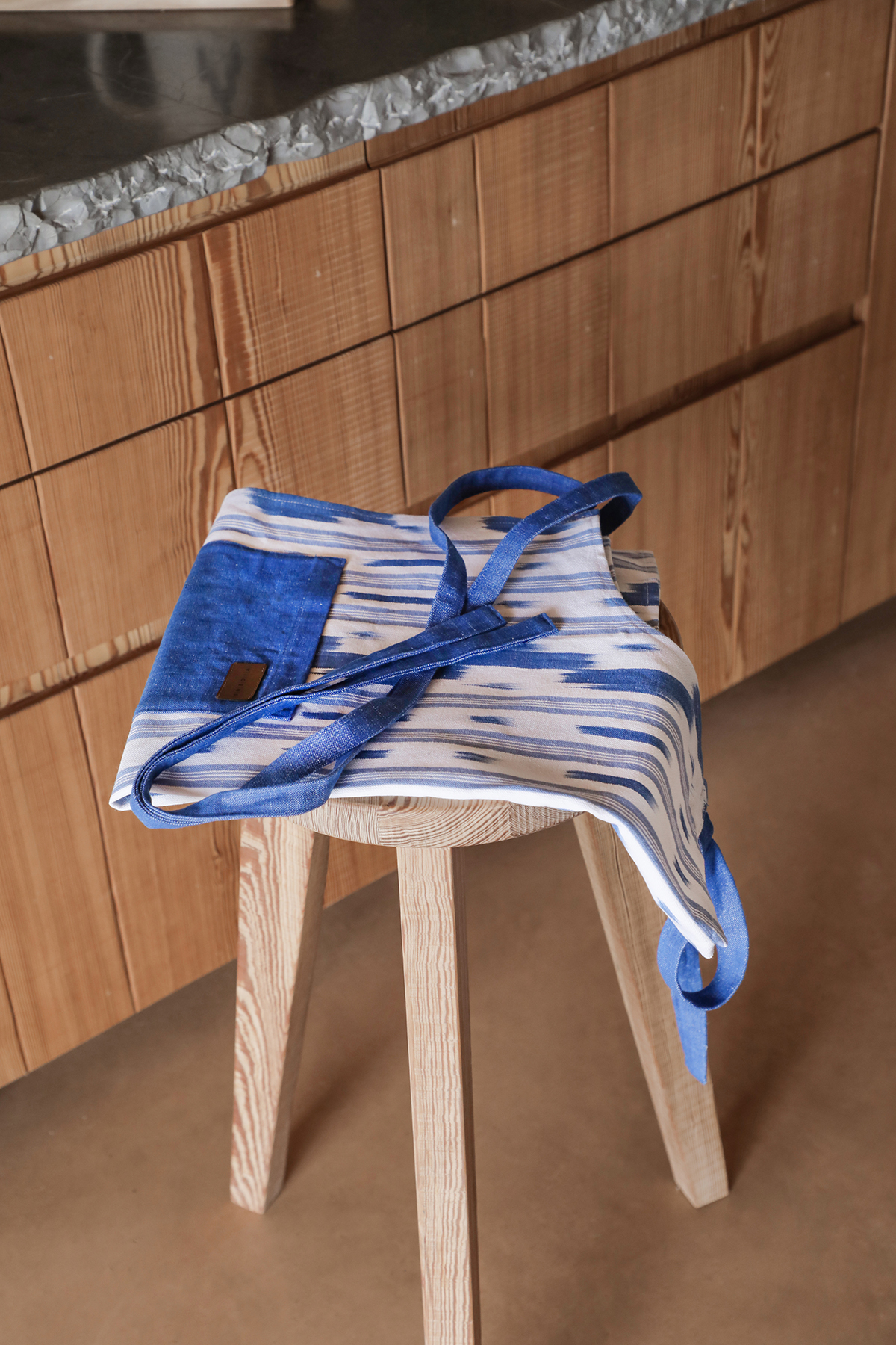 Apron Mallorcan fabric 103 Blue