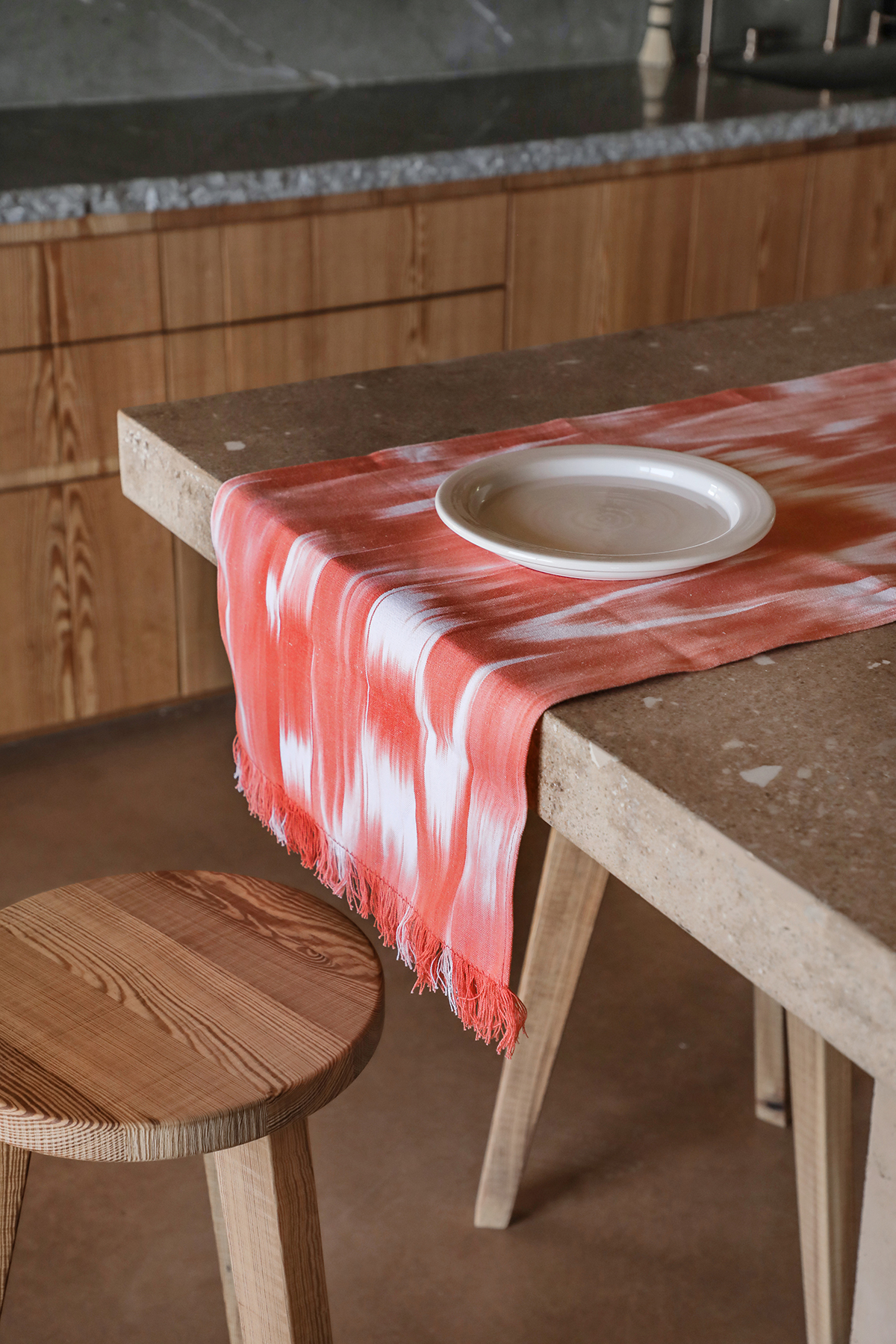 Ikat-Tischläufer mit Fransen 101 Scarlet