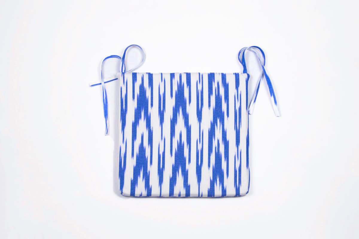 Cushion with ties Mallorcan fabric 109 Blue