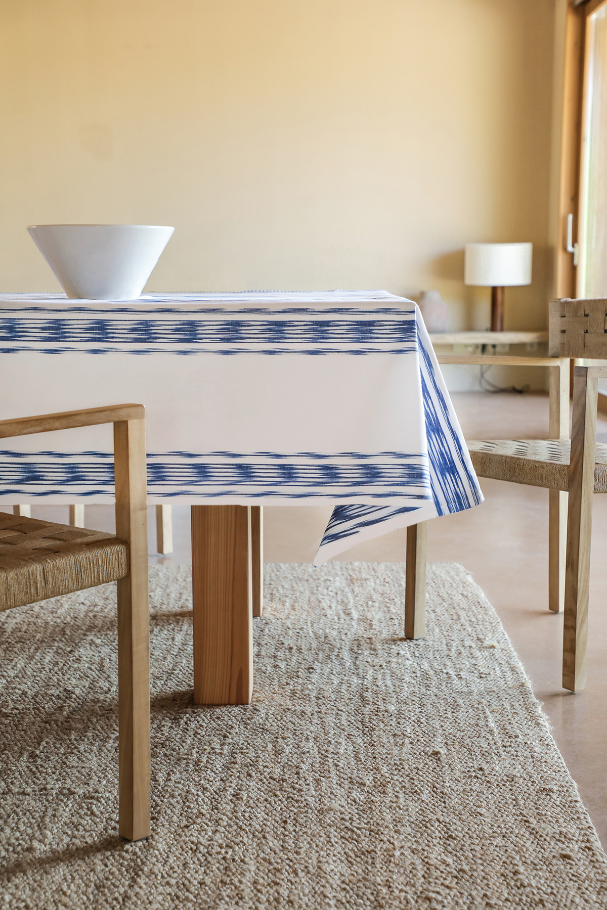 Tischdecke aus mallorquinischem Stoff mit Gehrungsschnitt 235 blau – Bild 2